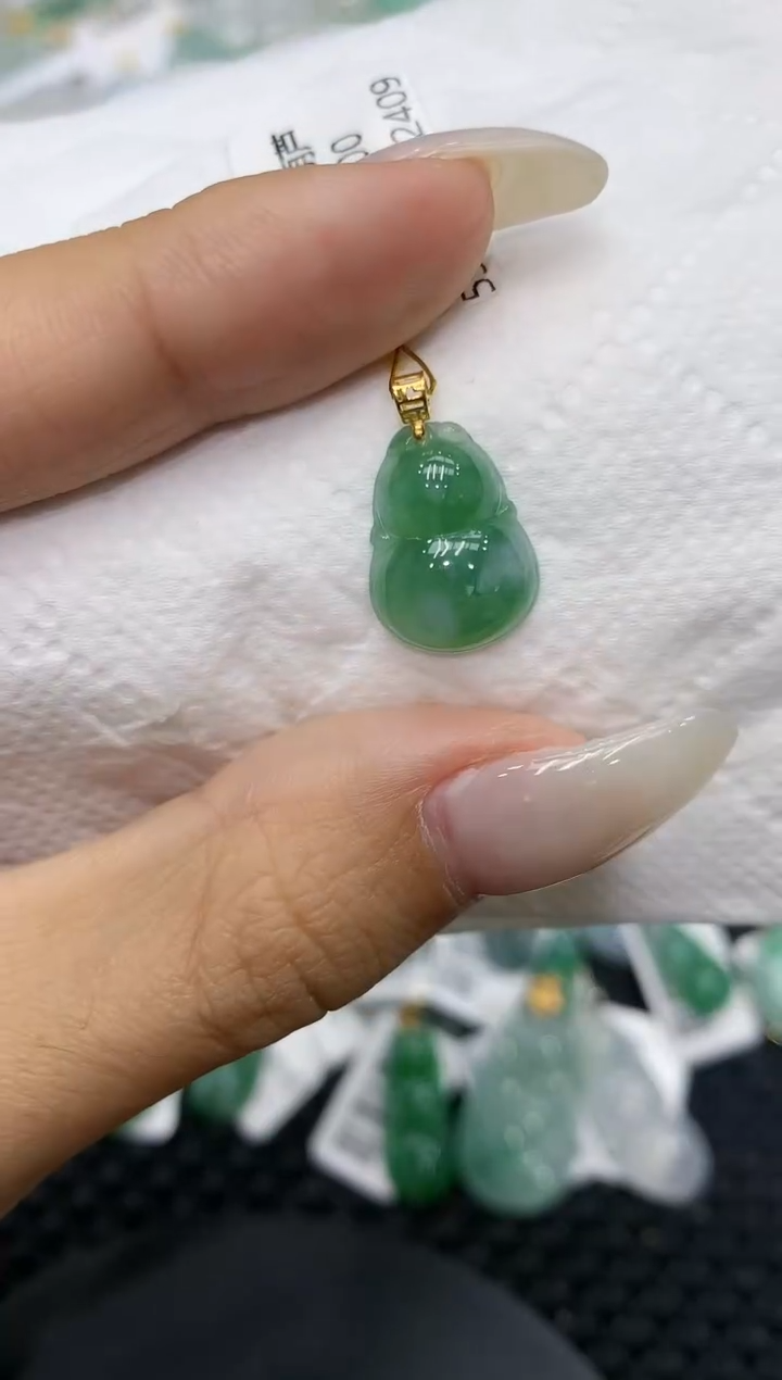 颈饰18K金镶嵌翡翠111111111111