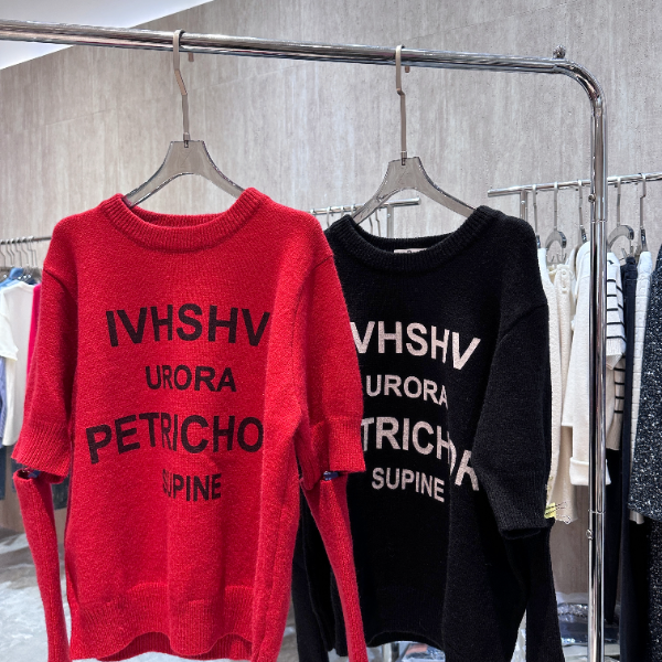 字母套袖毛衣套头宽松