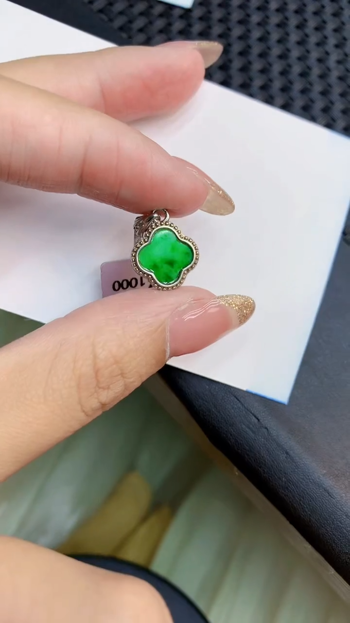 翡翠未镶嵌颈饰            8