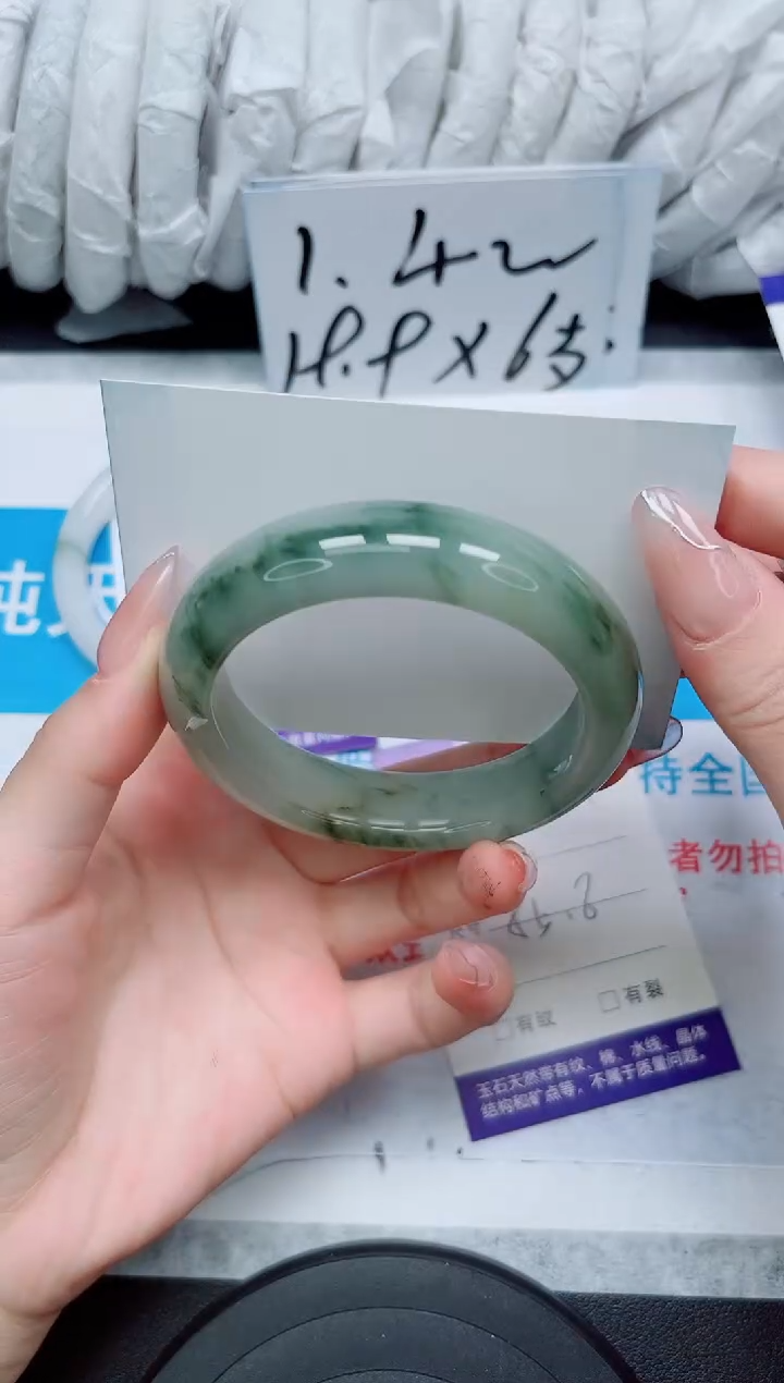 【闪购商品】石英质玉手镯未镶嵌51