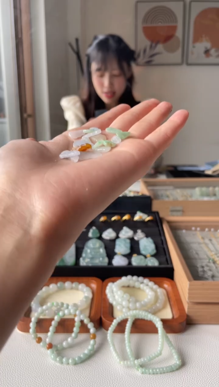 【闪购商品】翡翠散珠未镶嵌叶子 多样性随机发一