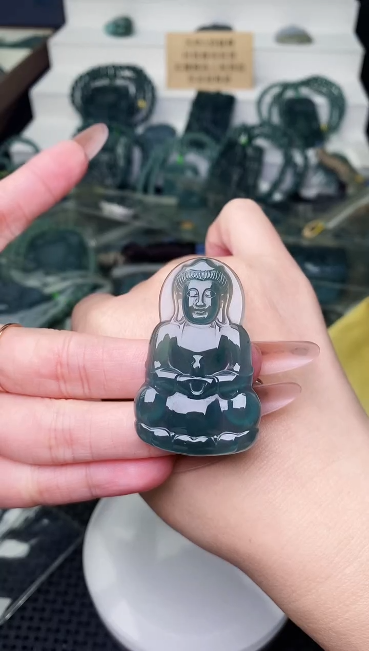 颈饰未镶嵌翡翠 