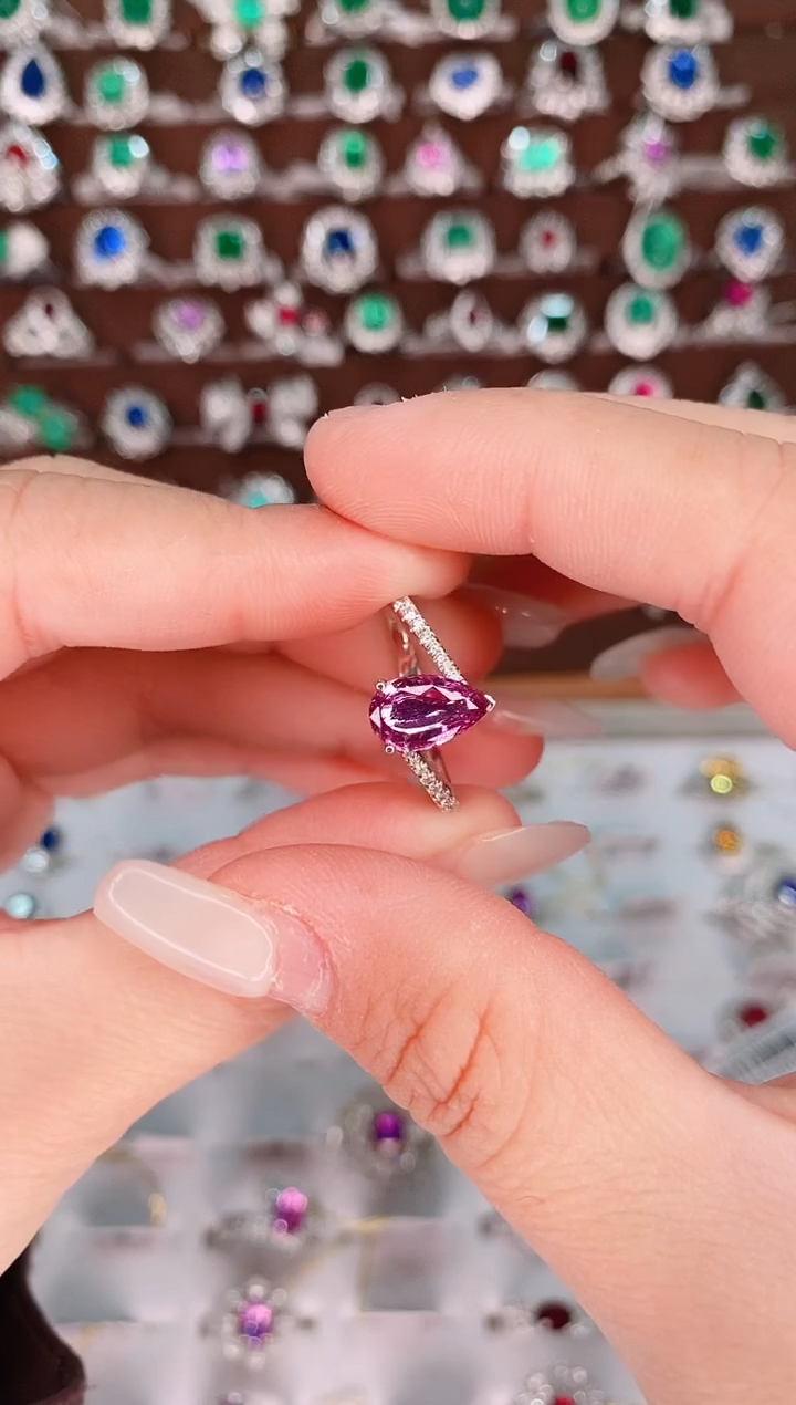 【闪购商品】彩色蓝宝石18K金戒指18K金镶嵌.