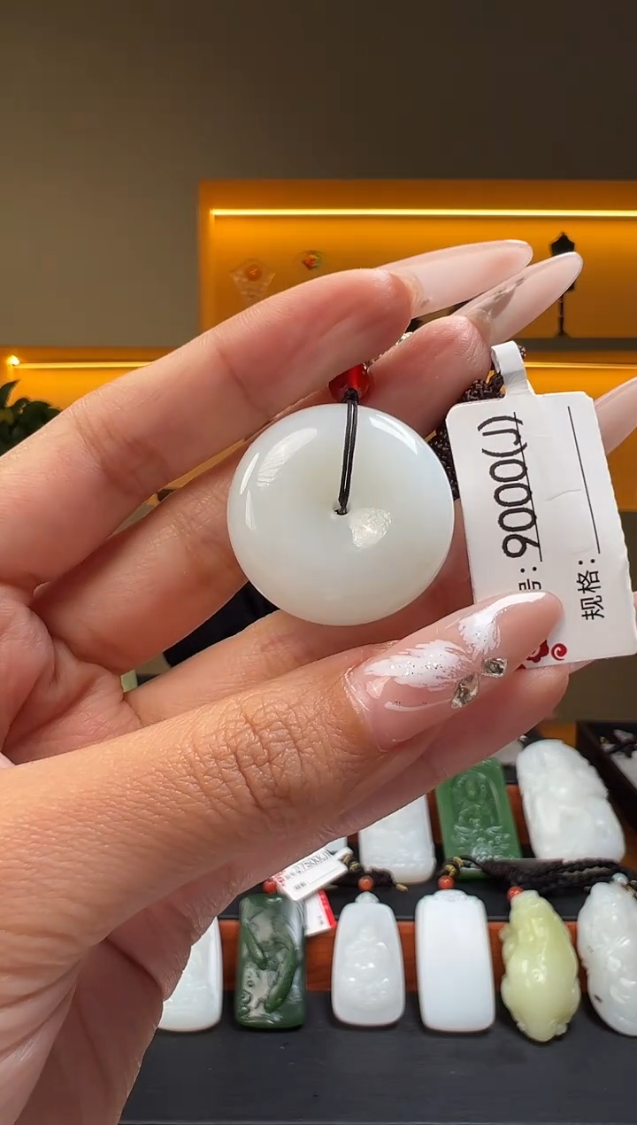 颈饰未镶嵌和田玉J