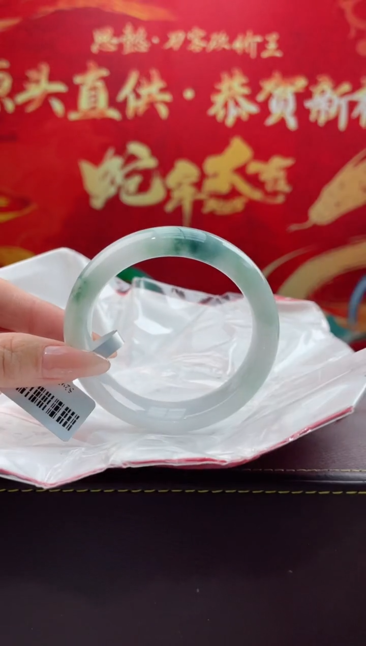 【闪购商品】翡翠手镯未镶嵌1翡翠手镯（微瑕）