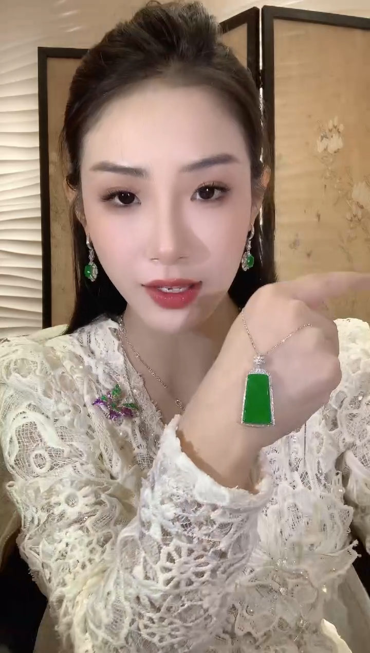 【闪购商品】翡翠吊坠(不含链)18K金镶嵌A39