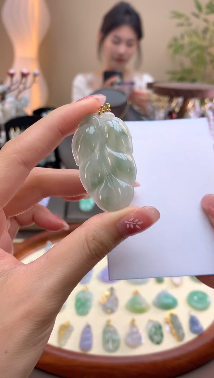 【闪购商品】翡翠颈饰18K金镶嵌叶子