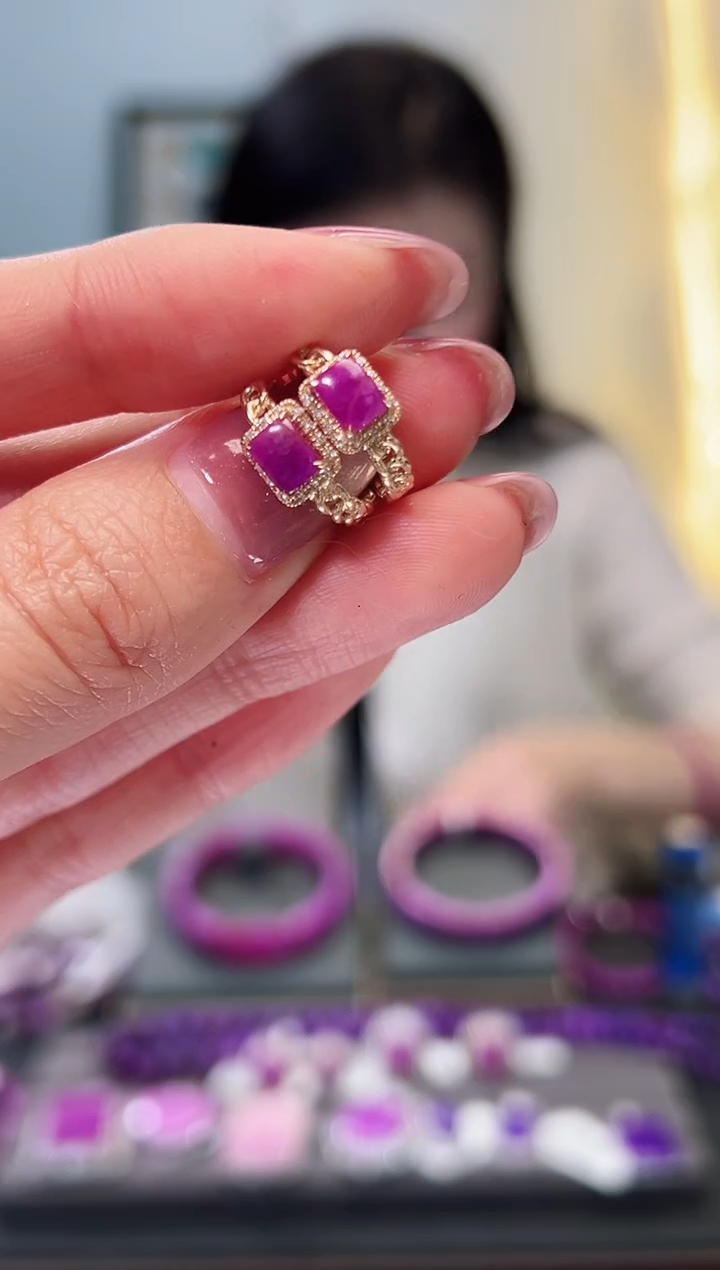 【闪购商品】苏纪石（舒俱来）耳饰18K金镶嵌1