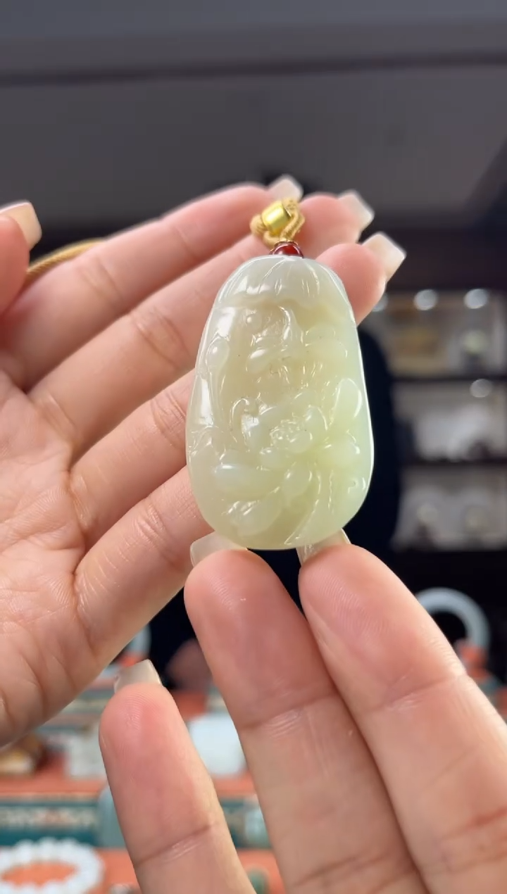 颈饰未镶嵌和田玉佩佩