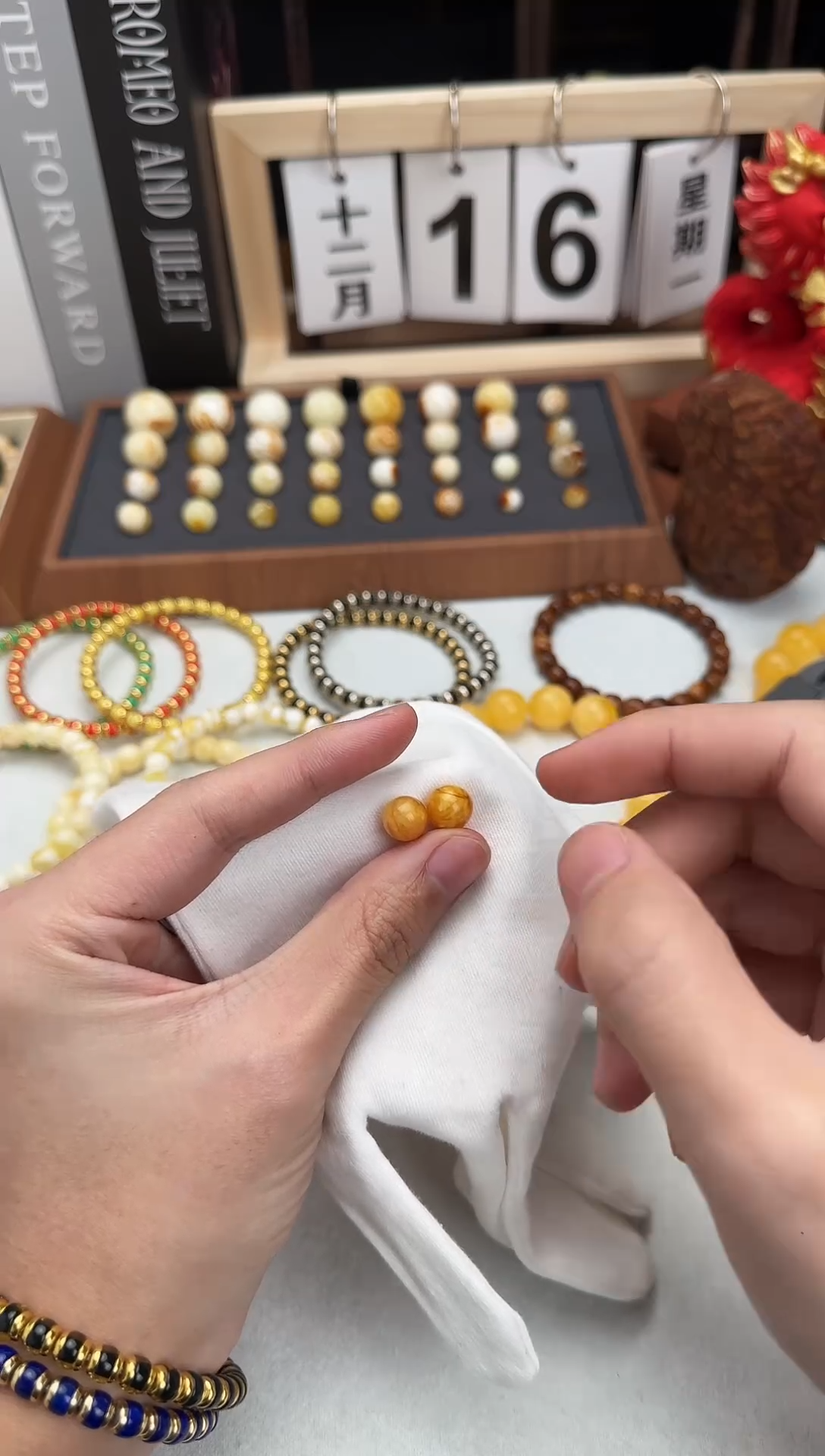 【闪购商品】蜜蜡裸石未镶嵌蜜蜡单珠一对