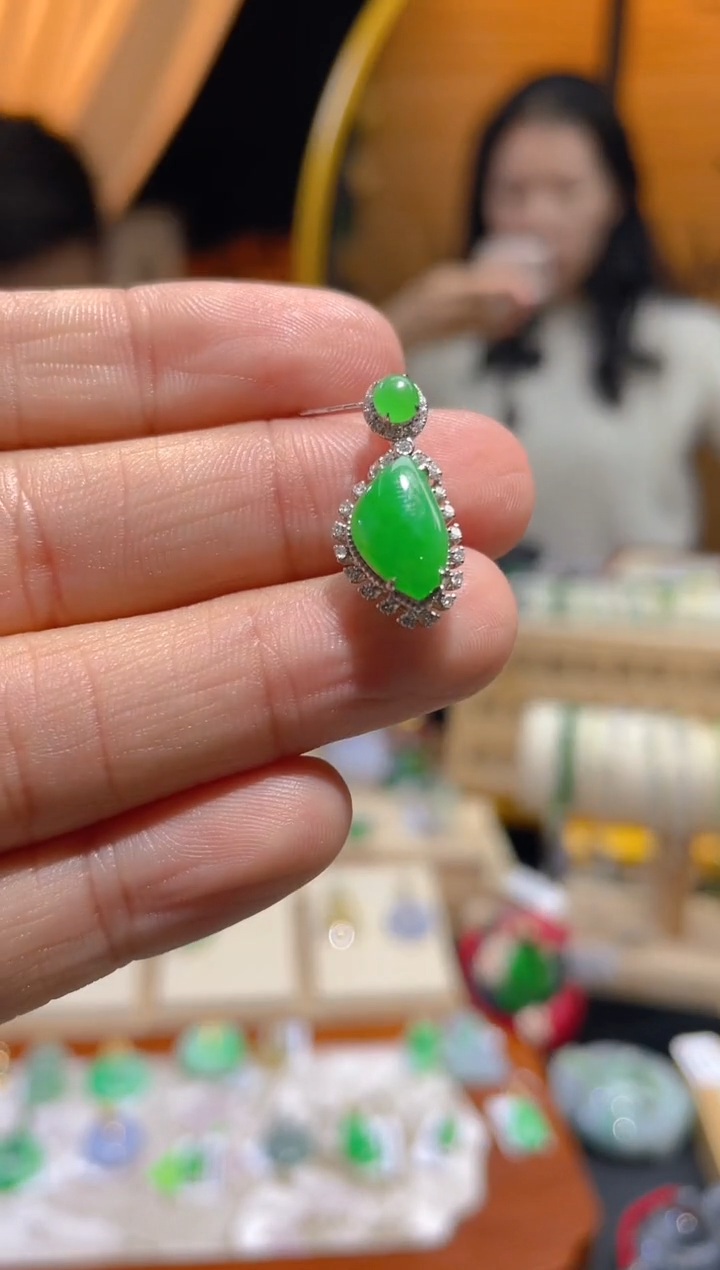 【闪购商品】翡翠颈饰18K金镶嵌假一赔三