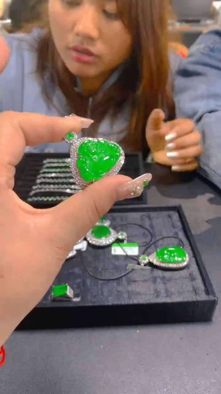 【闪购商品】翡翠吊坠(赠链)未镶嵌0480800691多样性发一