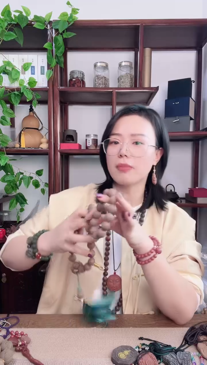 珠串药香养心的梳子