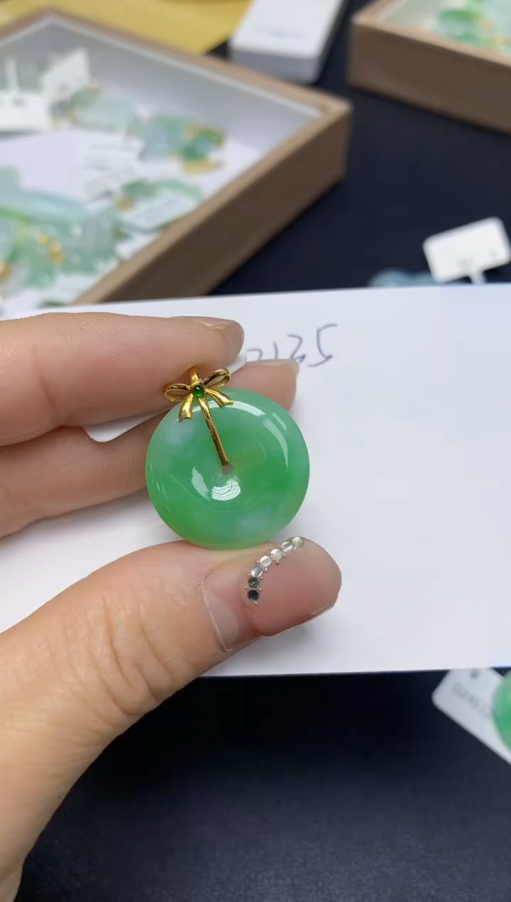 【闪购商品】翡翠挂件18K金镶嵌 天然翡翠A货