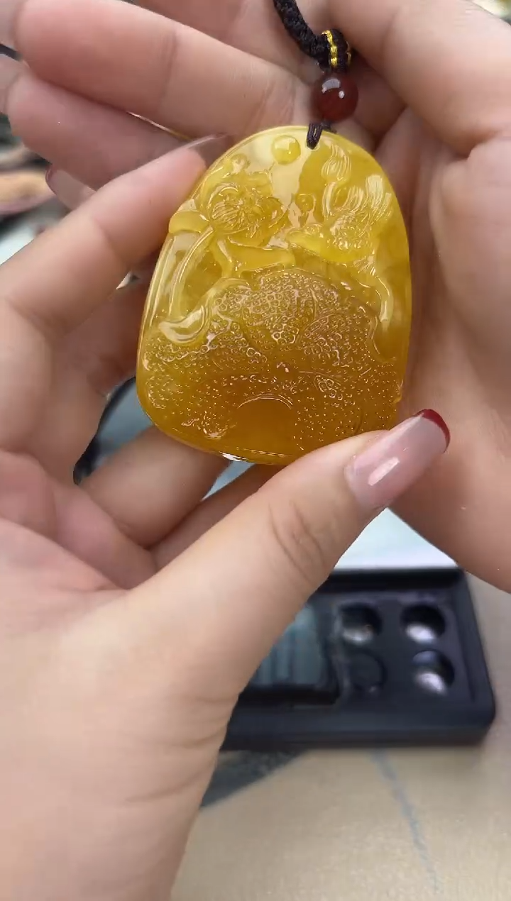 【闪购商品】琥珀裸石未镶嵌蜜蜡吊坠