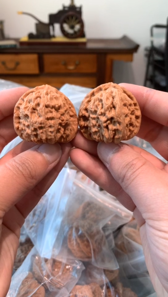 【闪购商品】文玩核桃吊坠白狮子核桃