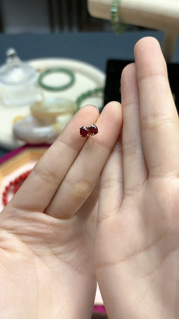 【闪购商品】红宝石耳钉18K金镶嵌18k金红宝石耳钉*1 CB