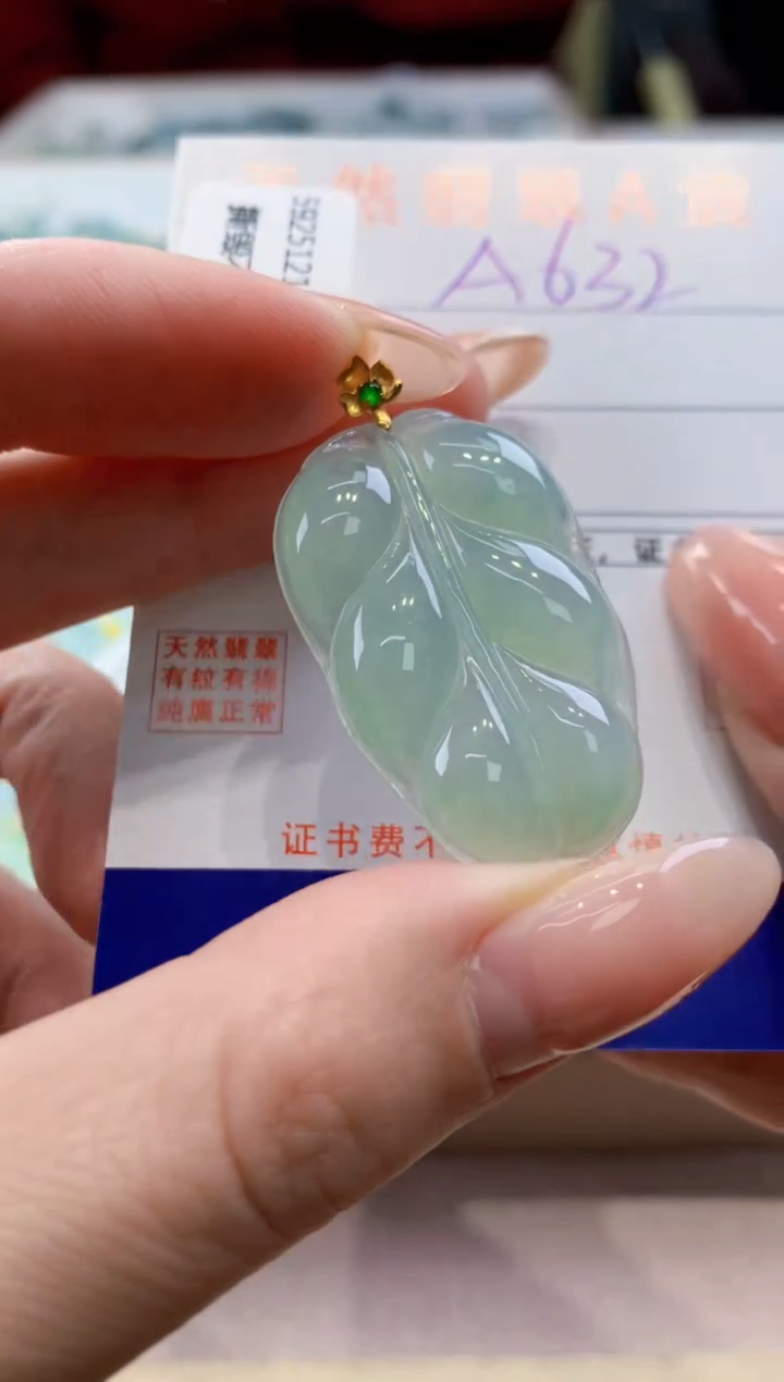 颈饰18K金镶嵌翡翠天然翡翠挂件