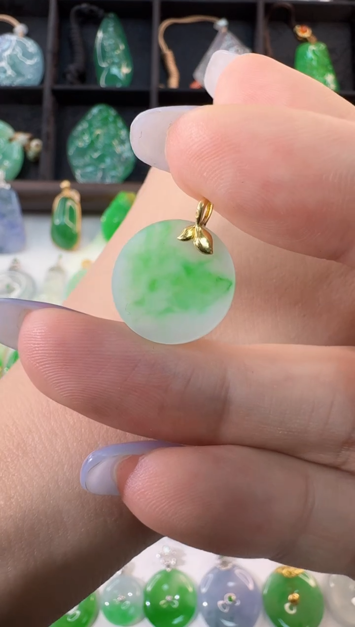 颈饰18K金镶嵌翡翠缅甸A货翡翠