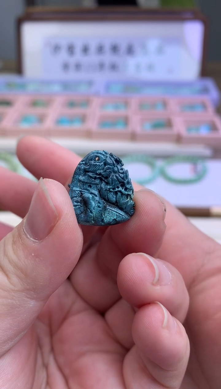 【闪购商品】绿松石雕刻件未镶嵌松石H80