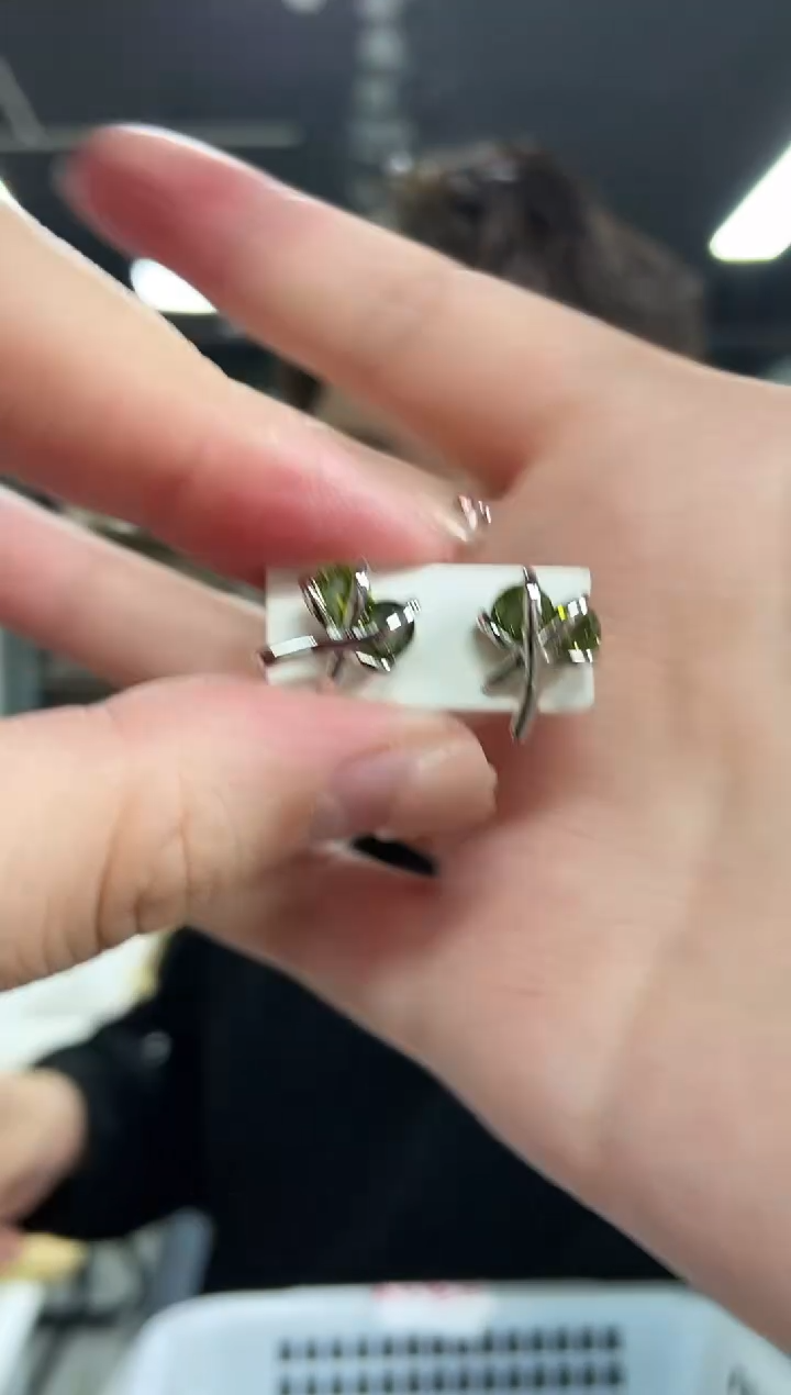 【闪购商品】橄榄石耳饰未镶嵌多样性发其一颜色微差