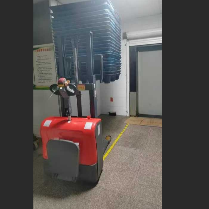 全电动堆高车可爬坡移动用于装卸升降的叉车