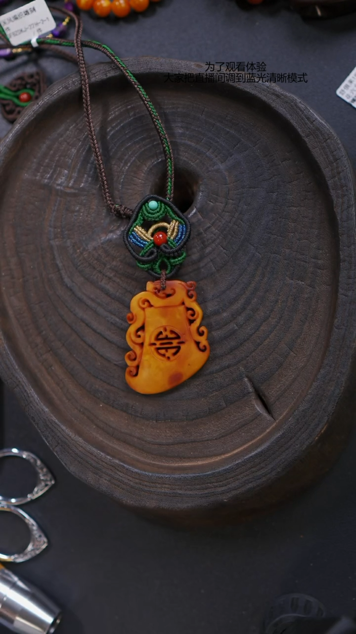 【闪购商品】琥珀裸石未镶嵌老蜡雕刻件（单品）