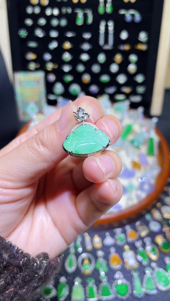 【闪购商品】翡翠颈饰18K金镶嵌高冰甜阳绿佛公吊坠