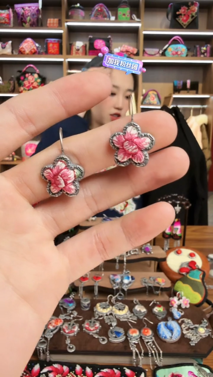 【闪购商品】织绣149蒙阿苏苗绣传承