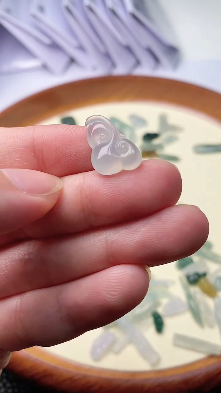 【闪购商品】翡翠挂件未镶嵌如意