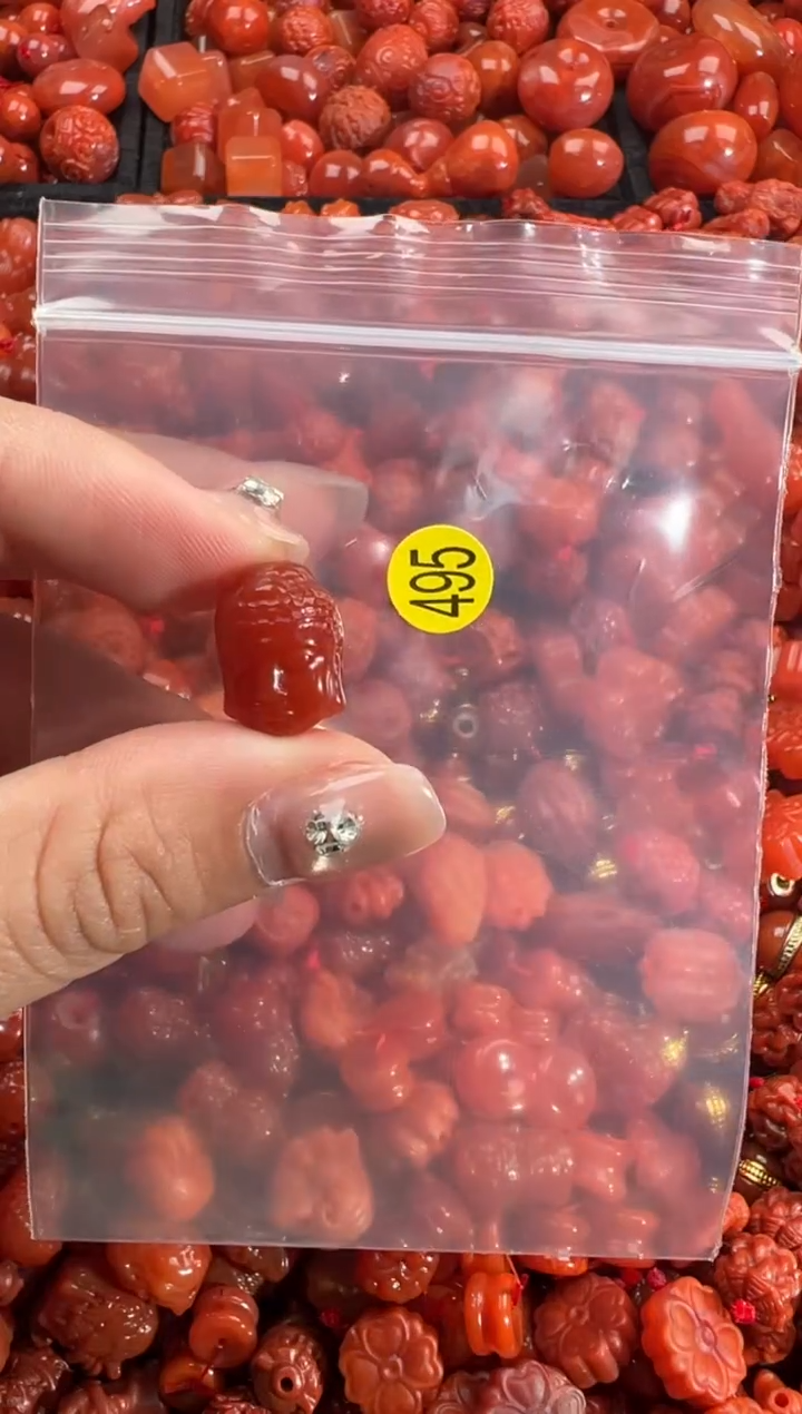 南红玛瑙未镶嵌颈饰1