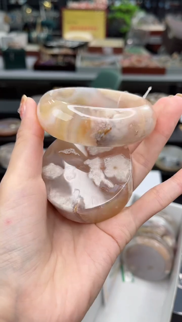 【闪购商品】石英质玉手镯未镶嵌57圈口（赠品镯心）1600075