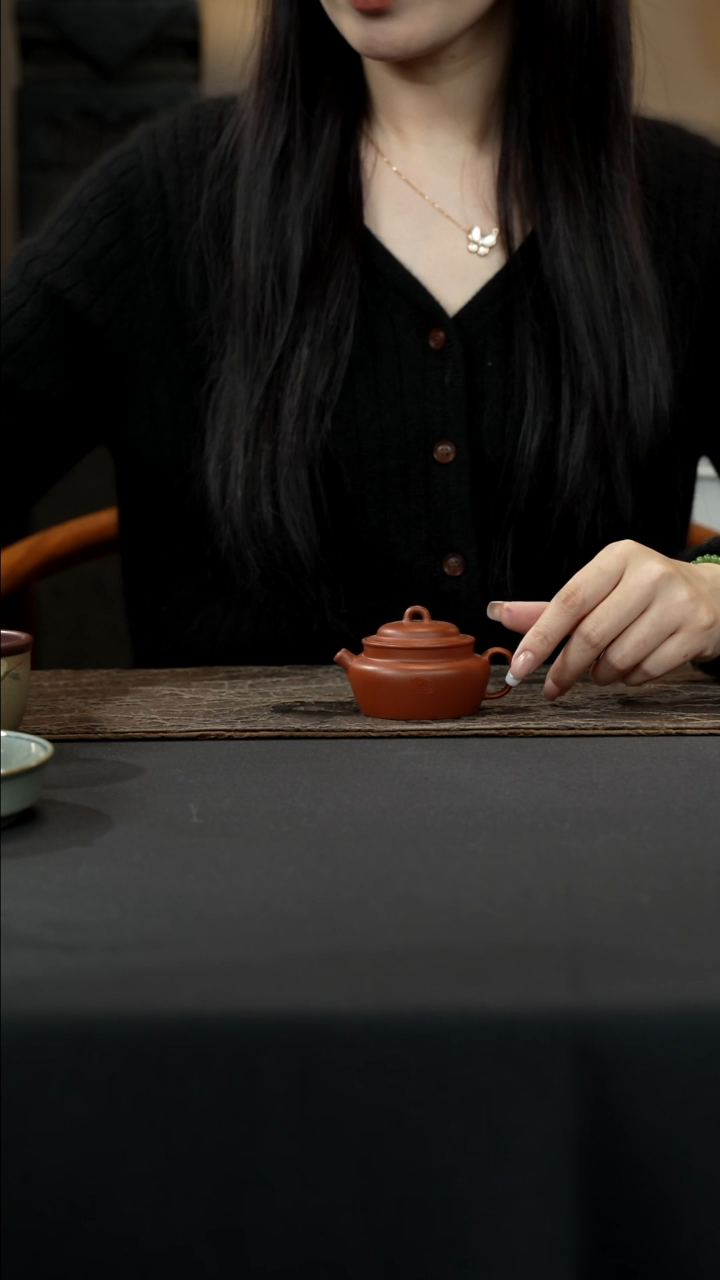 【闪购商品】紫砂茶壶朱泥诗晴壶刻绘70cc