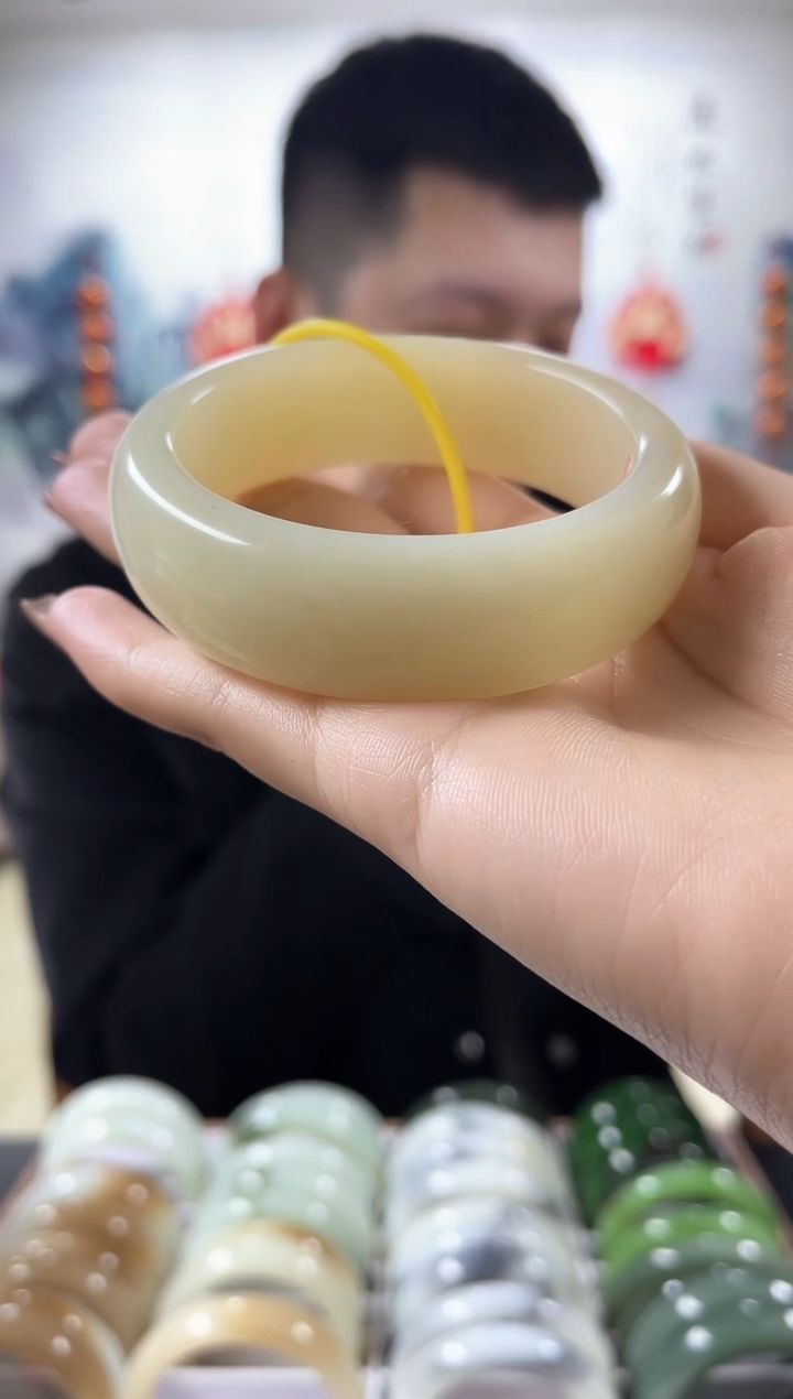 【闪购商品】和田玉手镯未镶嵌55+圈口679