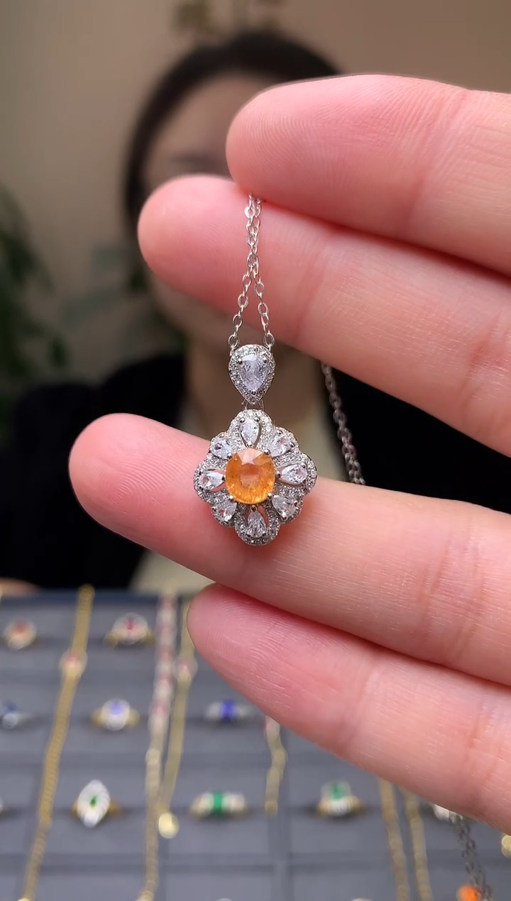 银S925镶嵌颈饰石榴石（芬达石）吊坠