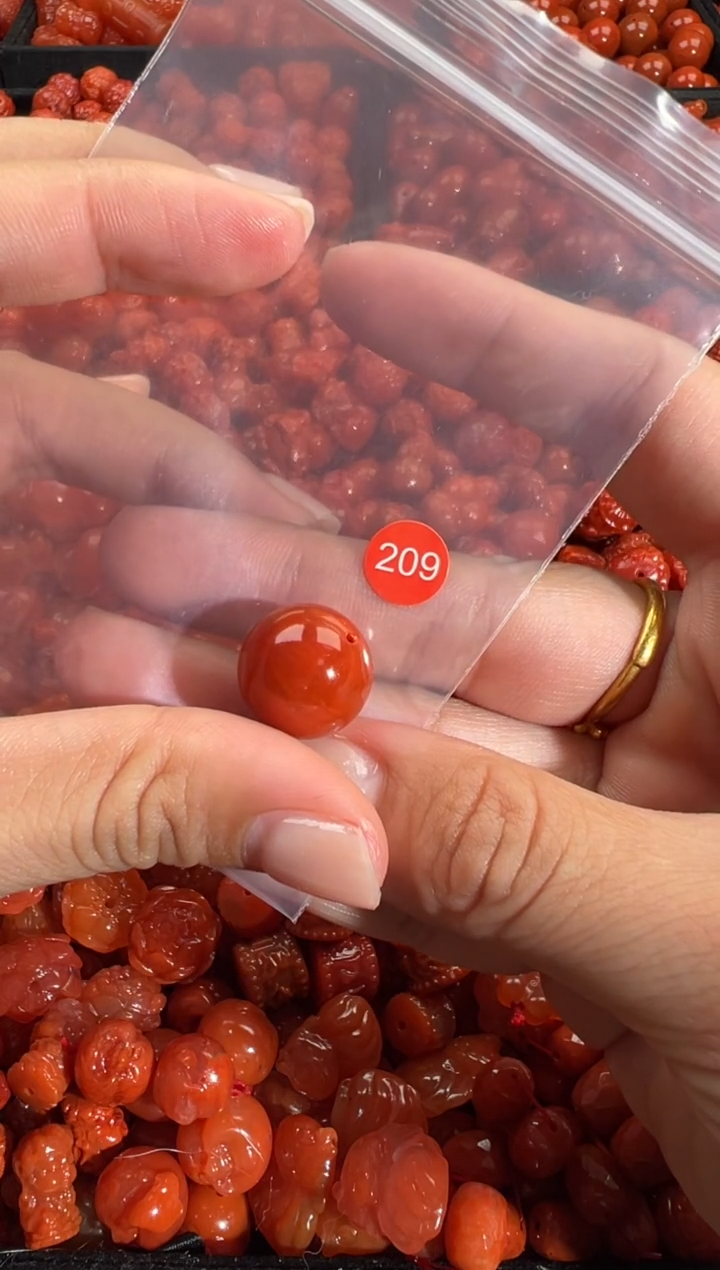 颈饰未镶嵌南红玛瑙1