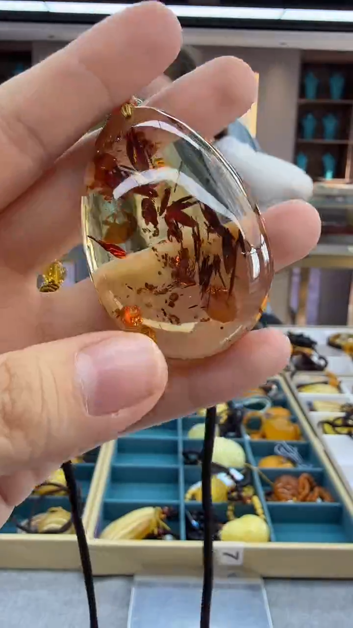 琥珀颈饰未镶嵌208秒拍号 假一罚三 