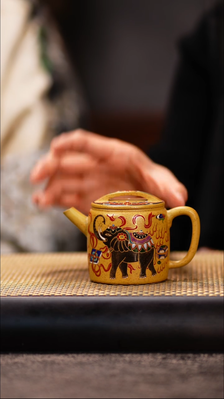 QMJ119段泥  珐琅高汉瓦（太平有象）