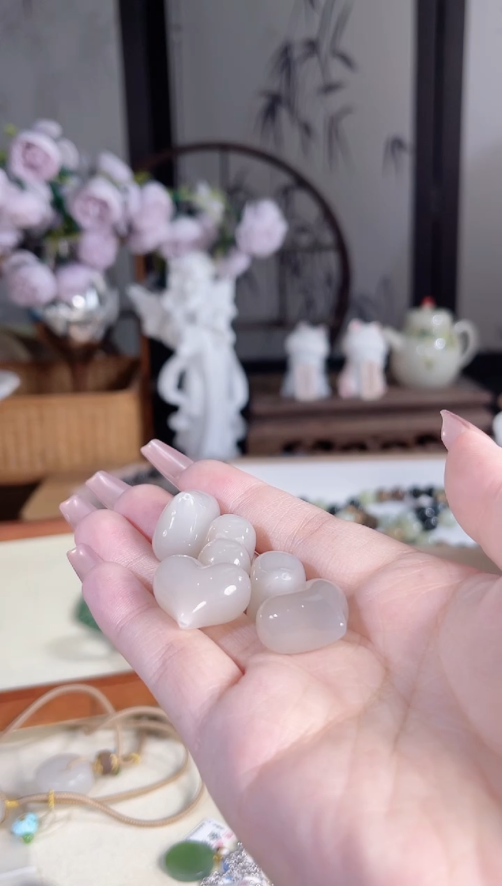 和田玉未镶嵌吊坠(不含链)多样性发货其一默认天然特征