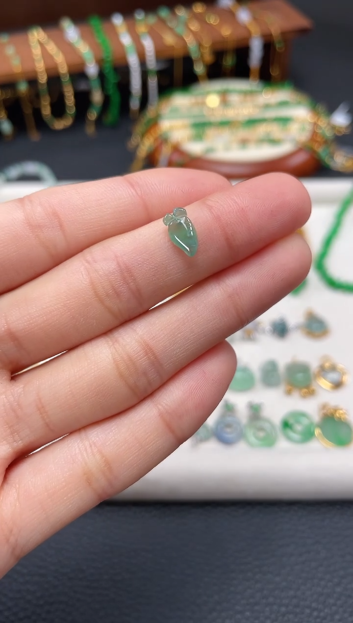 【闪购商品】翡翠吊坠(不含链)18K金镶嵌一个  JK326