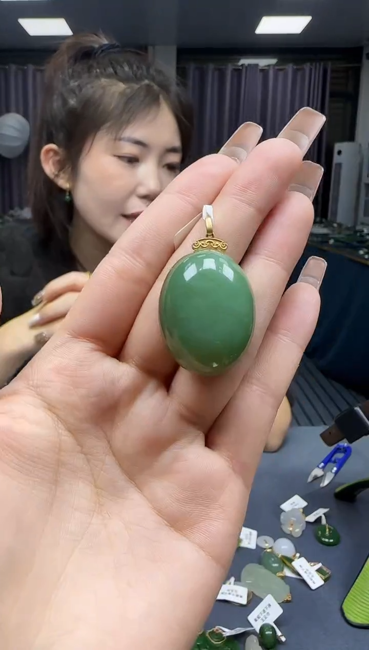 【闪购商品】和田玉挂件18K金镶嵌1