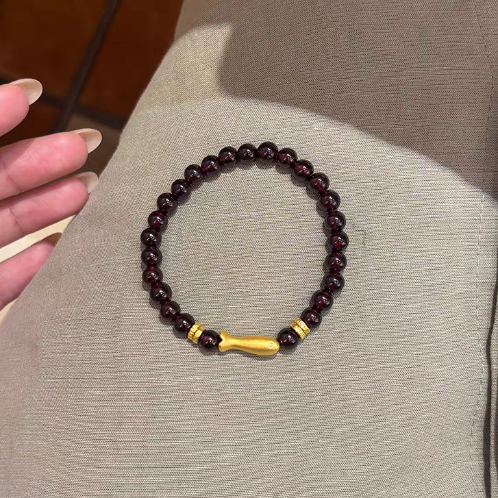 瑞诺黄金小金鱼盘缠石榴.石手链女新款足金999手串生日礼物送女友