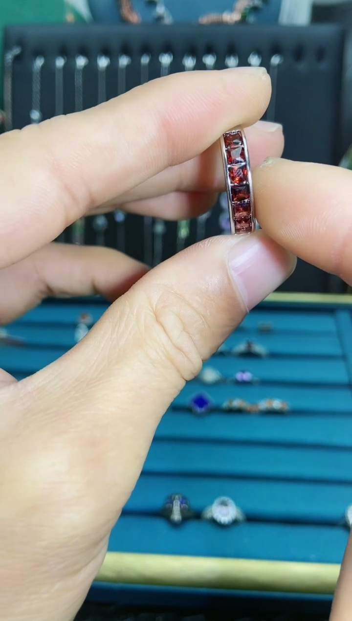 【闪购商品】石榴石戒指银S925镶嵌111