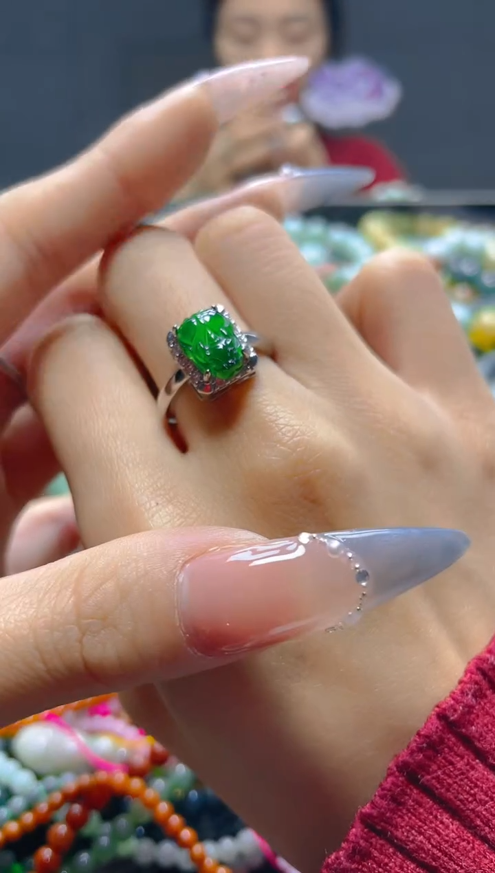 颈饰未镶嵌翡翠/C/翡翠A货，一件也是批发价