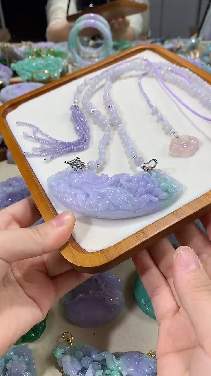 颈饰未镶嵌翡翠吊坠