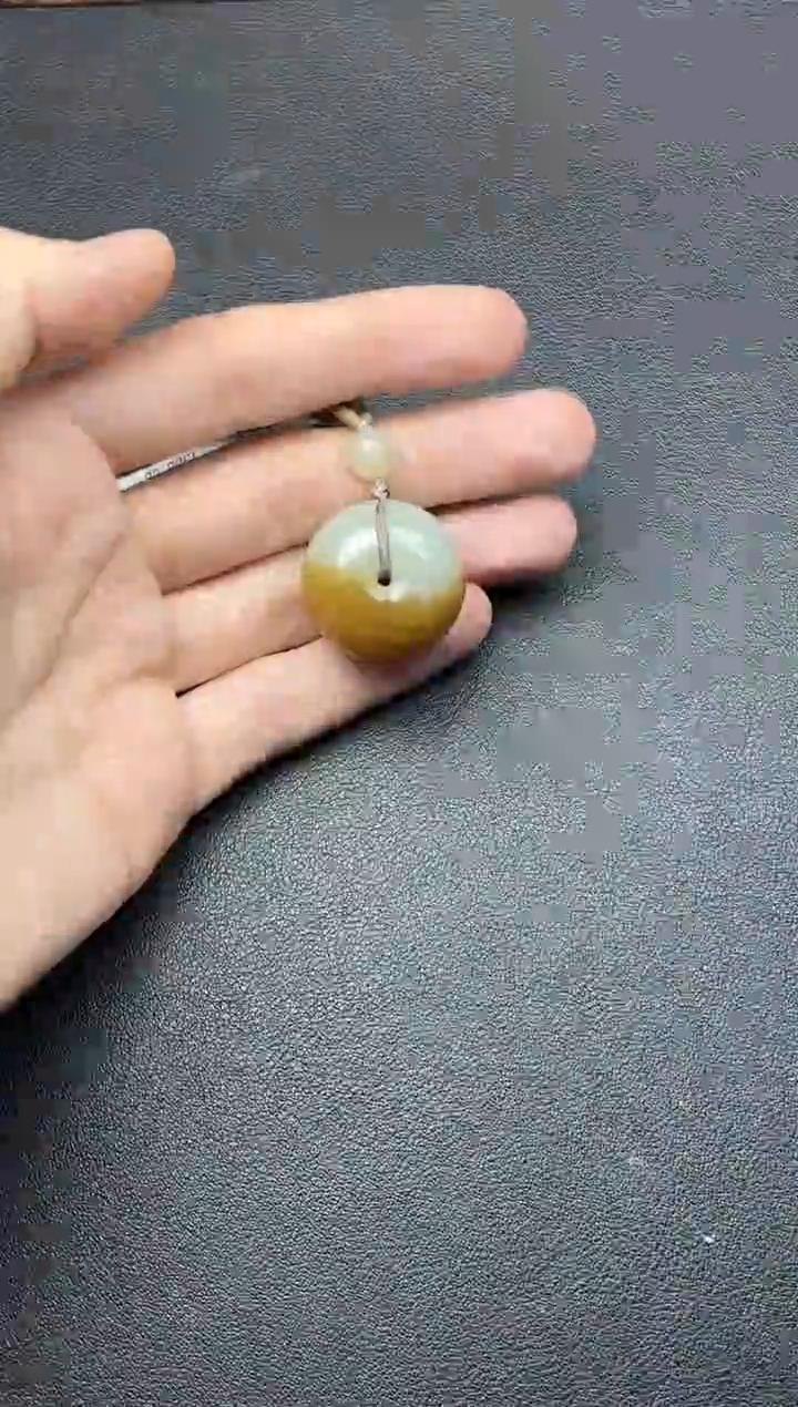 吊坠(赠链)未镶嵌和田玉且末微色差近矿二号矿平安扣