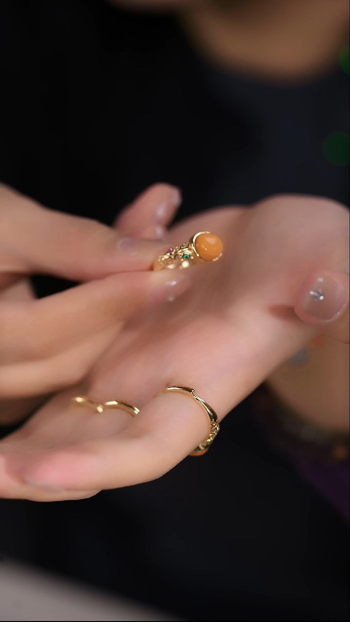 【闪购商品】蜜蜡戒指银S925镀金镶嵌横纹蜜蜡戒指