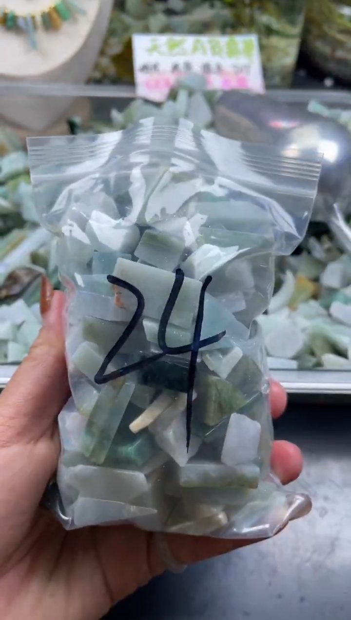 配石翡翠天然翡翠小号500克24