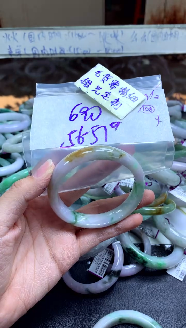 【闪购商品】定制翡翠未镶嵌手镯毛货需精细抛光+多人