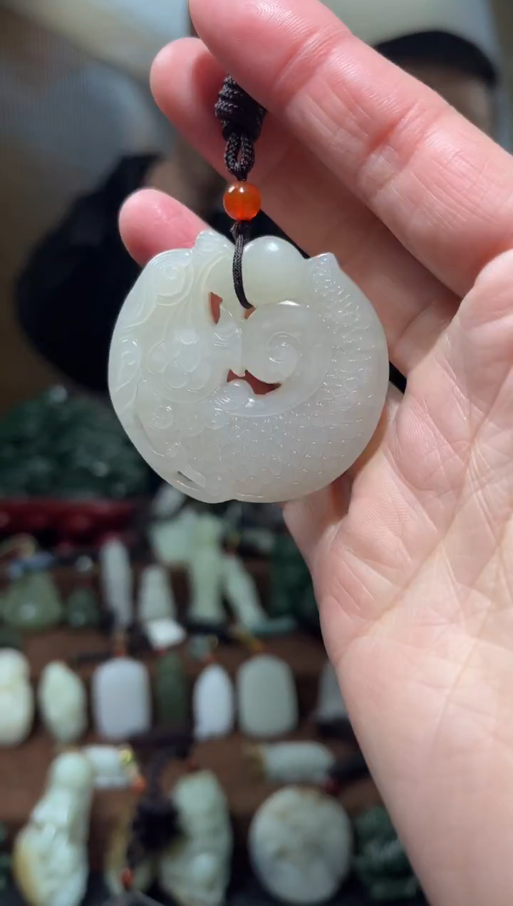 颈饰未镶嵌和田玉.